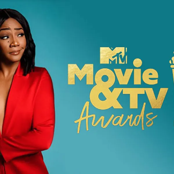Tiffany Haddish vestida de rojo