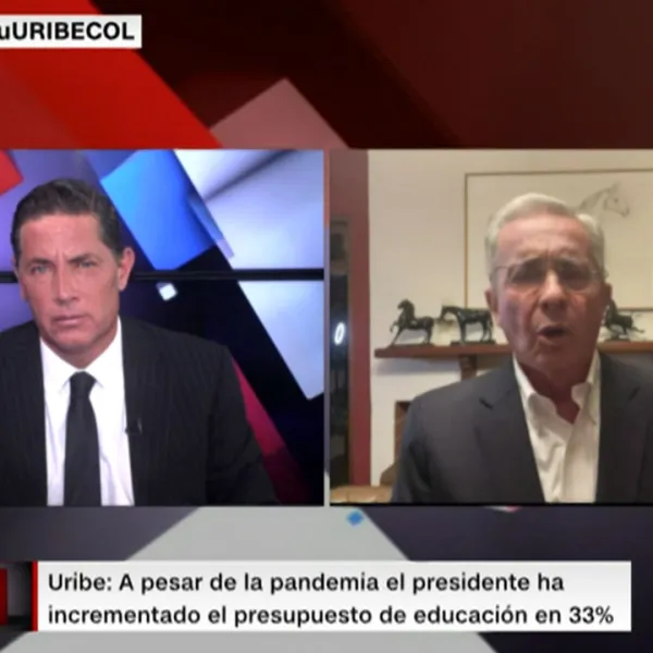 Fernando del Rincón entrevistando a Álvaro Uribe Vélez