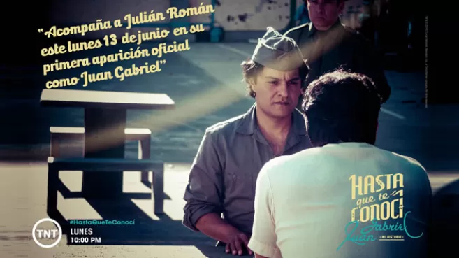 Julián Román como Juan Gabriel, en la serie 'Hasta que te Conocí'