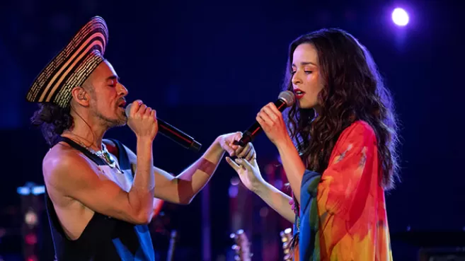 Catalina García y Rubén Albarrán cantando "Enamorada" - MTV Unplugged: Café Tacvba