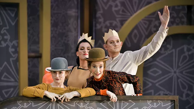 Cuatro actores de la ópera "La princesa ligera"