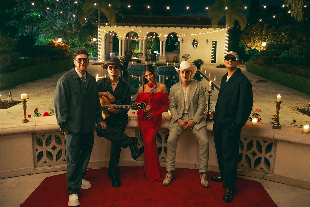 Luis Alfonso y Piso 21 junto a la modelo del video oficial de "Déjame Entrar"