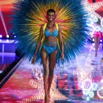 Maria en la pasarela de Victoria's Secret Fashion Show 2015